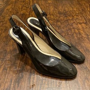 Anne Klein black patent leather heels in size 7M